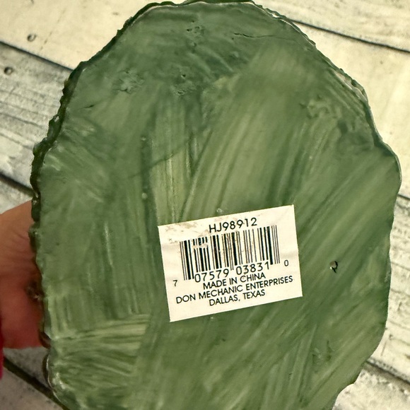 Santa Clause figurine golfer golf lining to putt. - Picture 5 of 7